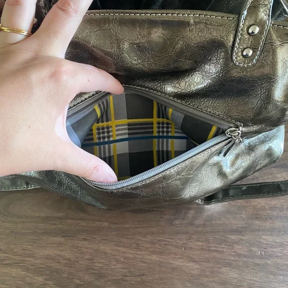 COPY - Valentino Garavani Petale Patent Leather Tote - Picture 6 of 8